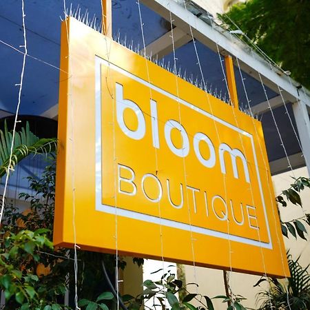 Bloom Boutique - Bandra Hotell Mumbai Exteriör bild