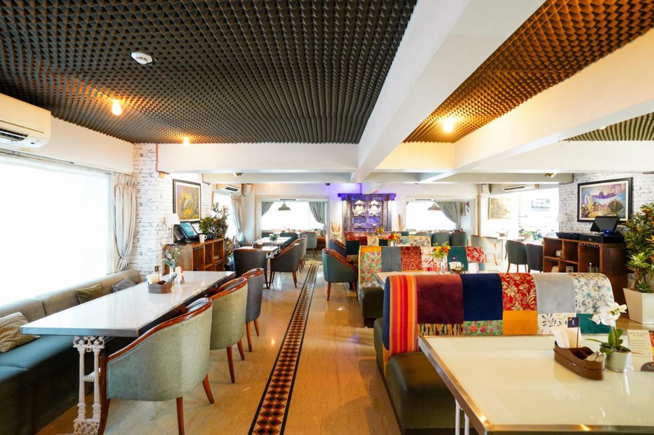 Bloom Boutique - Bandra Hotell Mumbai Exteriör bild