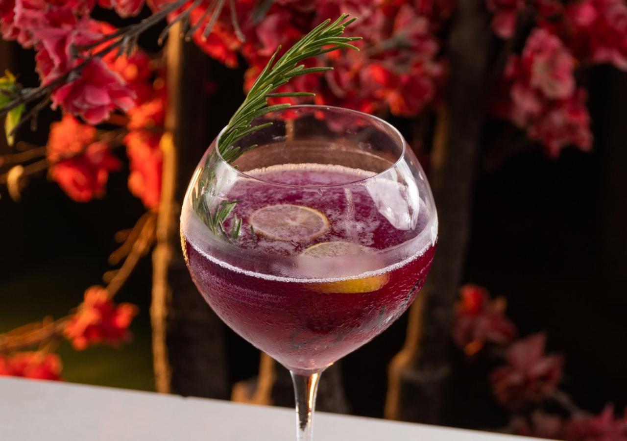 Bloom Boutique - Bandra Hotell Mumbai Exteriör bild